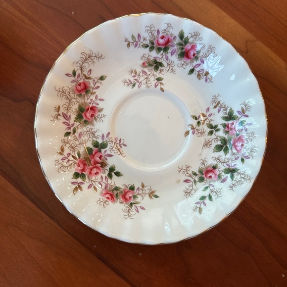 Royal Albert Lavender Rose Tea Cup & Saucer Bone England Teacup Floral Vintage - Picture 4 of 7